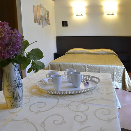Gemelli Holidays -2 Easy Lofts, Groundfloor With Courtyard, Mezzanine Bedroom, Baby & Pet Friendly, Near Monte Mario Station Connecting To Center In 20 Minutes, 2 Steps From Bus, Groceries, Restaurants, Park, Cycle Path - Warm Guest Care In 4 Languag Экстерьер фото