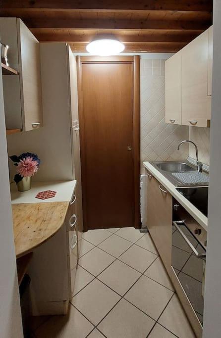 Gemelli Holidays -2 Easy Lofts, Groundfloor With Courtyard, Mezzanine Bedroom, Baby & Pet Friendly, Near Monte Mario Station Connecting To Center In 20 Minutes, 2 Steps From Bus, Groceries, Restaurants, Park, Cycle Path - Warm Guest Care In 4 Languag Экстерьер фото